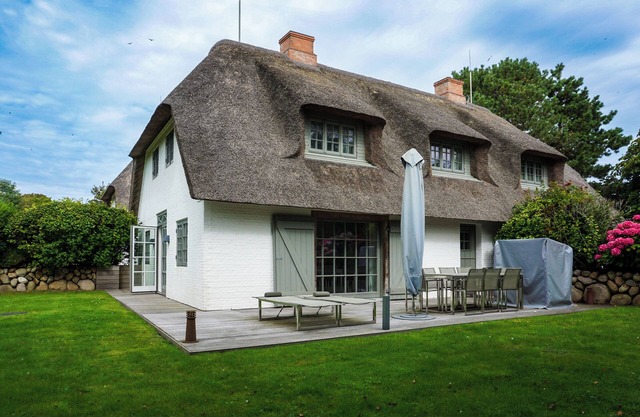 Exclusive Frisian house in Keitum on Sylt with garden, sauna and wood-burning stove
