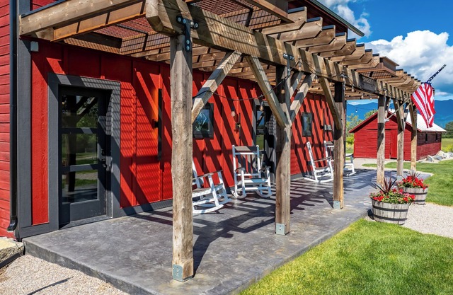 Exclusive Guest Ranch with 13 bedrooms, Train Caboose and Hot Tub Lookout!