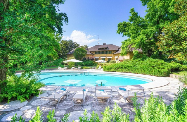 Exclusive villa with large park and swimming pool to 8 km from Cremona Lombardy