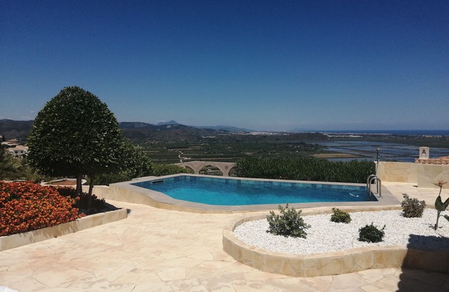 Exclusive semi-detached house approx. 95 sqm with private pool and sea views