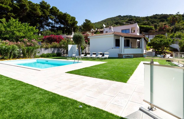 Exclusive villa with private pool and panoramic suite 100 meters from sea