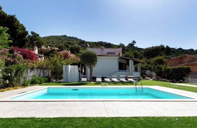 Exclusive villa with private pool 100 meters from sea
