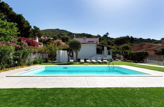 Exclusive villa with private pool 150 meters from the sea!