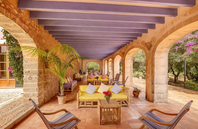 Exclusive Villa with big pool and tennis court, near to the beach