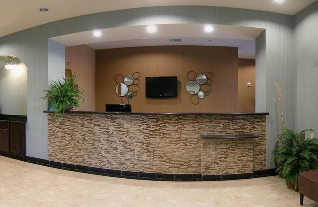 Executive Inn & Suites