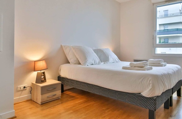 Executive La Defense Terrace | 3 Bed Apt in Paris