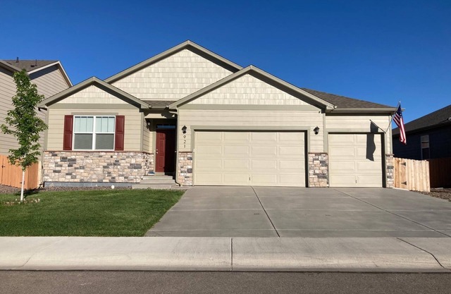 Executive Rental or Comfortably Furnished 4 Bed 2 Bath Home!