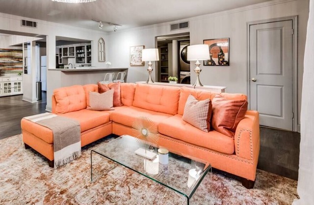 Executive, Resort Style Living in Center of Dallas