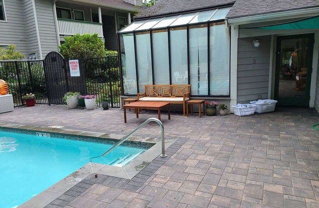 Executive Suite 2 bd 1 bth - 1st floor