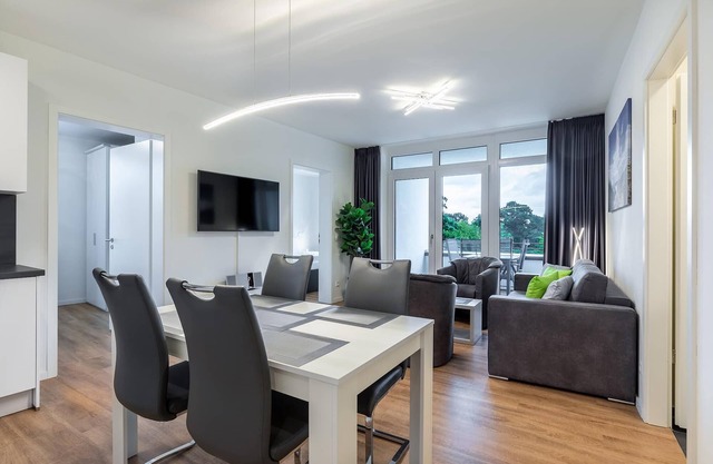 Exklusives Apartment mit Loggia und Zwei Badezimmern, Direkt am Park Gelegen