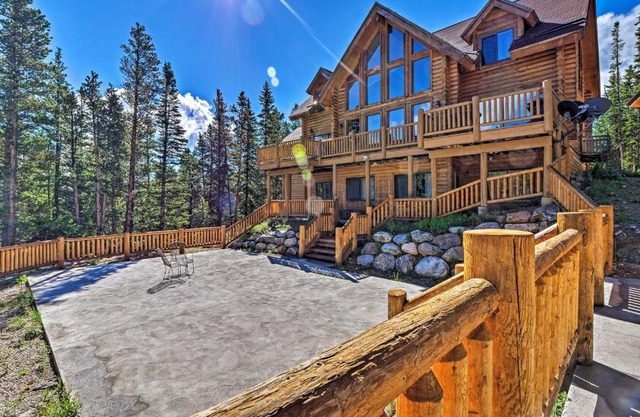 Expansive Alma Cabin with Hot Tub and Mountain Views!