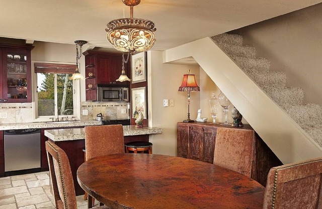Expansive Aspen Core Condo.Unobstructed views of Aspen Mountain and Red Mountain