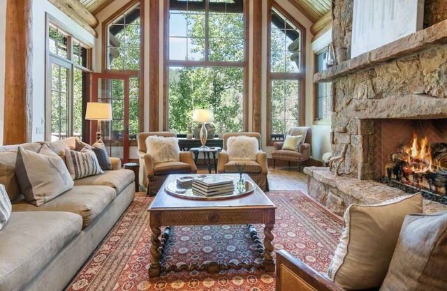 Expansive Ski-in/out Retreat at Arrowhead | Bearberry Lodge