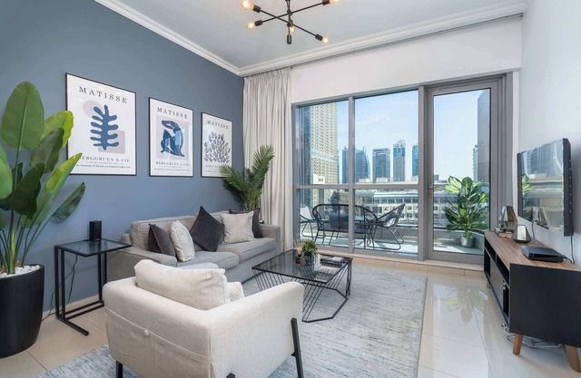 Experience amazing views in Dubai Marina!