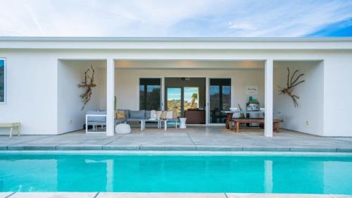 Experience Desert Serenity Gateway To Joshua Tree