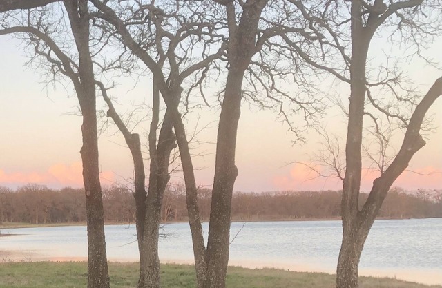 Experience Elm Lake Ranch. Close to Waco, Magnolia Silos and Baylor.