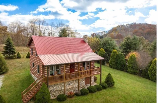 Experience Fall Colors in the Blue Ridge Mountains-Cozy Cabin with Amazing Views