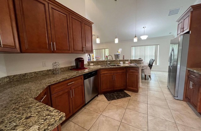 Experience golf paradise! Just 9 mins from PGA Village.