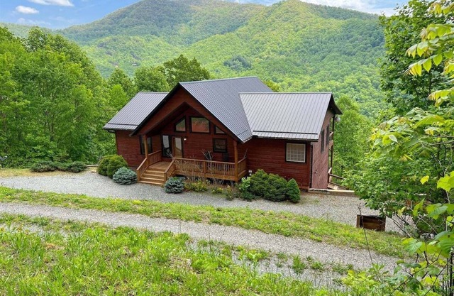 Experience luxury in the Smoky Mountain High cabin