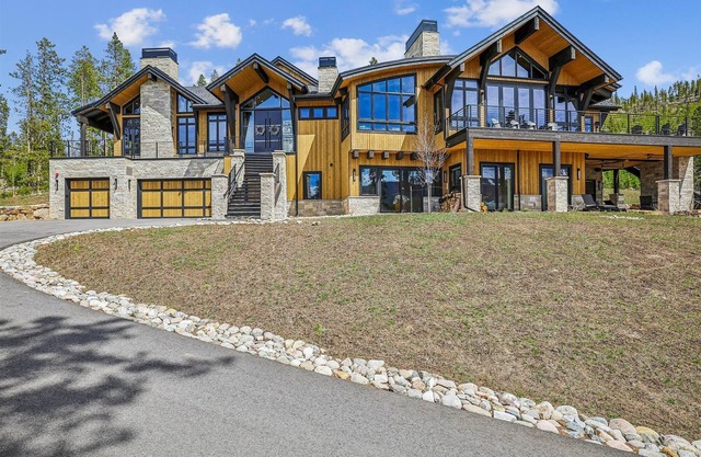 Experience luxury at The Crowne Summit with stunning mountain views!