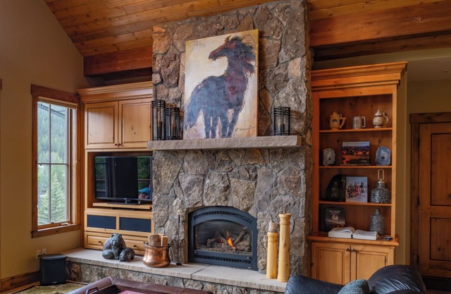 Experience Mountain Luxury at Its Finest: 5-Bedroom Retreat In Winter Park