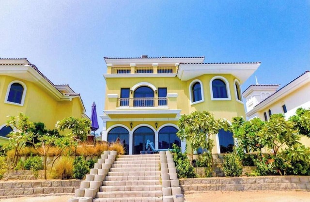 Experience the Ultimate in Luxury and Comfort at Our 7-Bedroom Villa