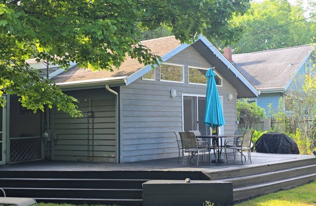 Experience Tranquility at Dunedin Cottage:The Perfect Retreat in Harbor Country!