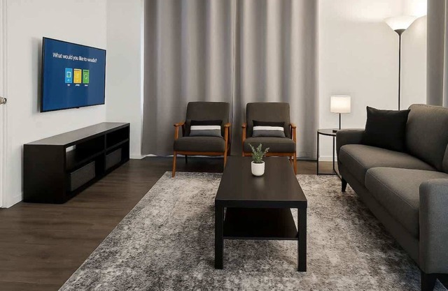 Explore Hyde Park: 2BR Apt on Blackstone Ave