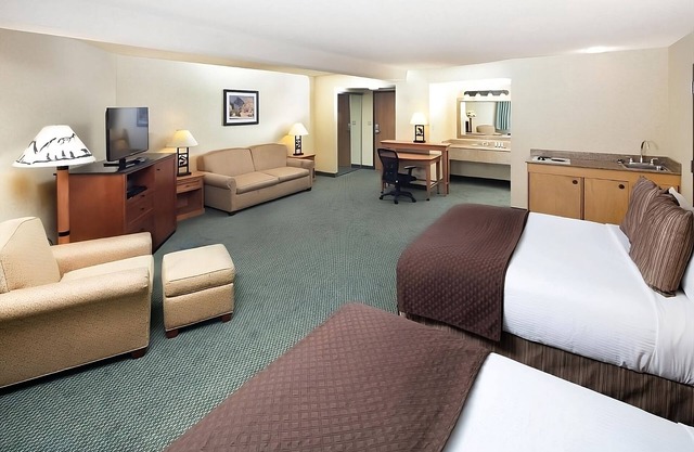 Explore More of Kalispell! FREE Parking, Pool, Short Drive to Conrad Mansion!