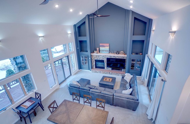 Explore Our Family-Friendly Mountain Retreat Overlooking the Golf Course