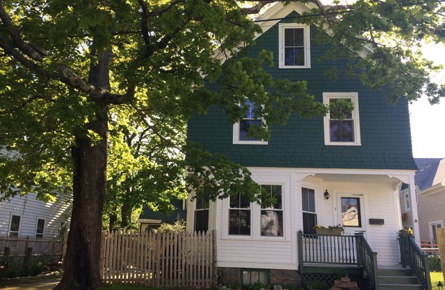 EXPLORERS WANTED! INTOWN home: Short walk to ocean, shops & Acadia Park trails!