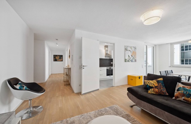 EXQUIS 2BR Design Apt. BAUHAUS I Balcony I Parking I Family-friendly I Centre