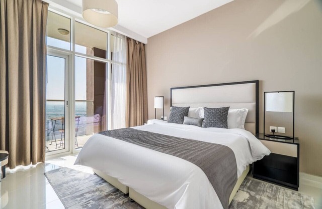 Exquisite 1-Bedroom With City Views!