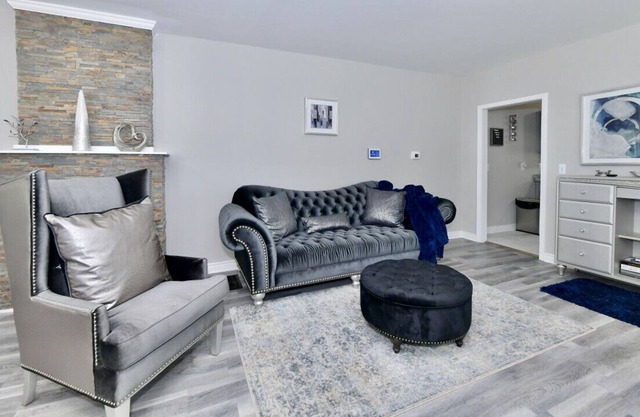 Exquisite 3-Bedroom Urban Oasis Minutes from Downtown Indianapolis: The Ultimate Comfort Experience