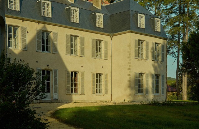 Exquisite Château de Thauvenay surrounded by Sancerre vineyards, 24 beds 23bath
