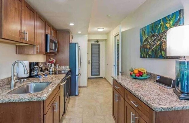 Exquisite View Studio Sleeps 4 - Walk to the Beach