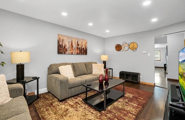 Extended Stay- Chicago FHS Rental - W 64th St