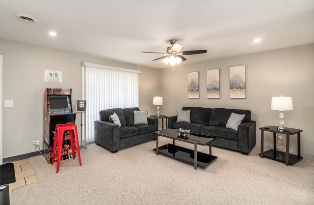Extended Stay Orland Park FHS Rental -Huntington Ct