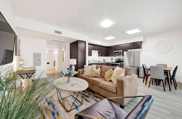 Extended Stay Walk to Americana | Close to Studios
