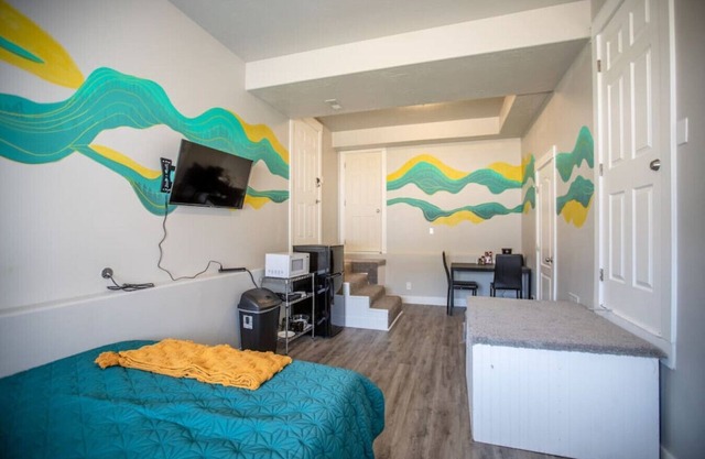 Extended Stays with Pets LRG Studio | River Mtn