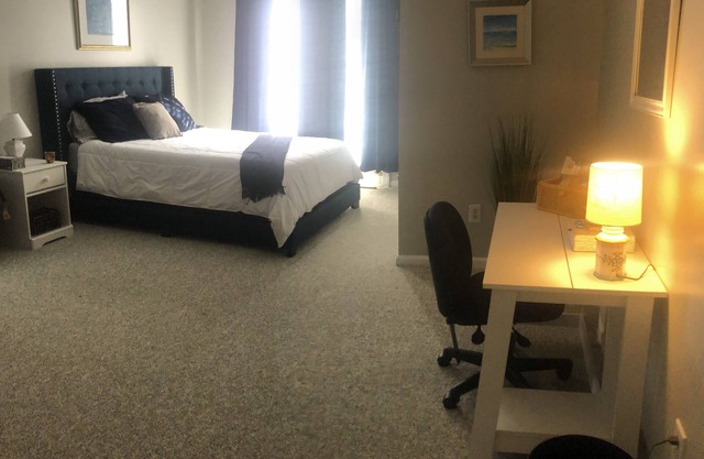 Extra large suite with balcony, private, bathroom, free parking
