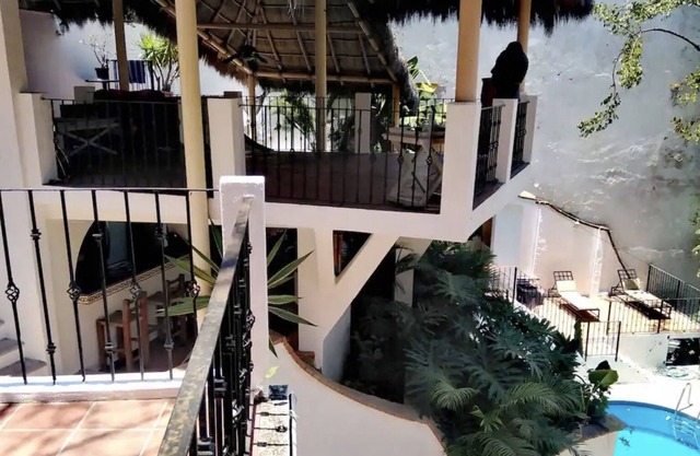 Extraordinary - 3 bdrm, 4 bath home with pool in Conhca Chinas