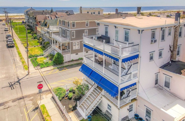 EXTRAORDINARY 9 Bedroom Vacation Home - 1 block to the Beach