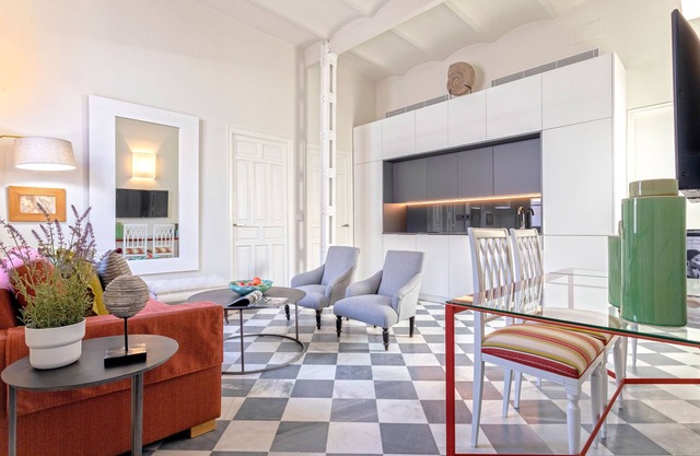 Extraordinary apartment near city center. San Laureano V