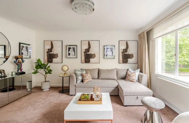 Extravagant 6 Bedroom Mansion by Mayfair London