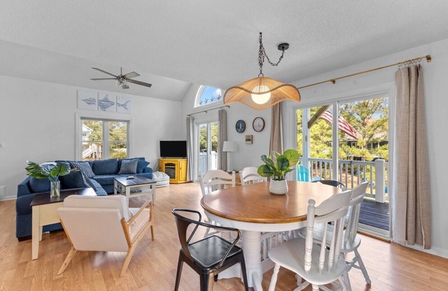 Eyes of the Ocean - Peaceful Beach Retreat