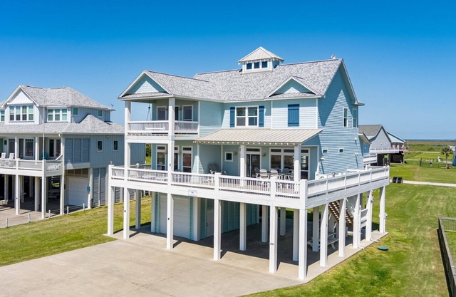 EZ Come EZ Geaux - 4 Bedroom - 3.5 Bath - Close to beach, great views!