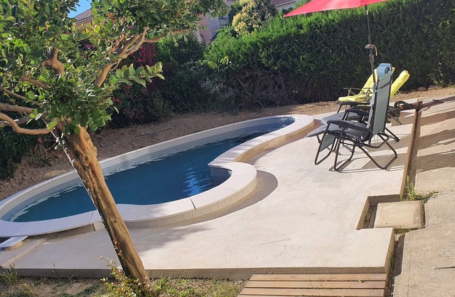 F2 air-conditioned condominium with swimming pool