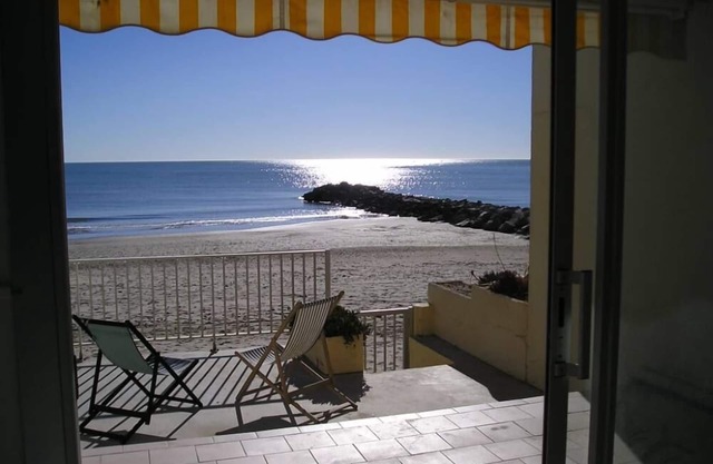F3 apartment on the beach