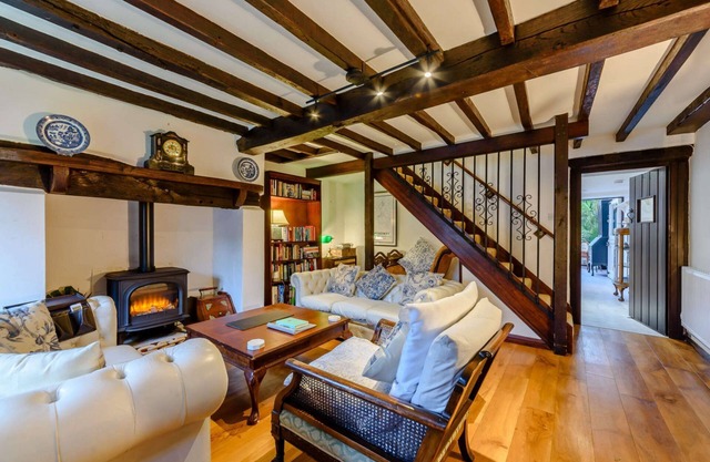 Family friendly period holiday cottage in the Cotswolds - Summer Hayes